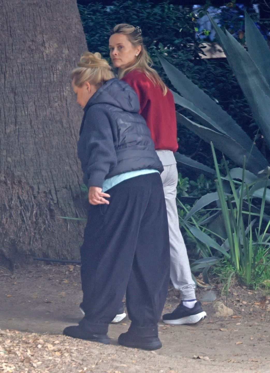 Reese Witherspoon na spacerze z mamą