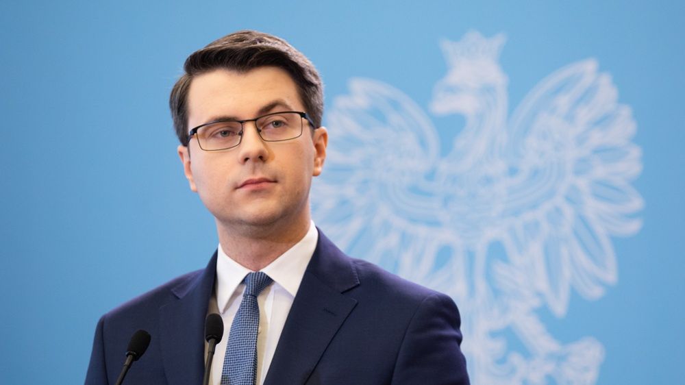 Na zdjęciu rzecznik rządu Piotr Müller w trakcie konferencj prasowej