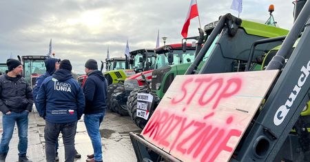 Rolnicy blokują drogi w całym kraju. Protest AgroUnii w prawie 50 miejscowościach