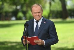 "Cuda" w komisjach. Tusk sięgnął na konferencji po konstytucję