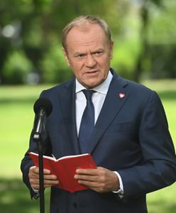 "Cuda" w komisjach. Tusk sięgnął na konferencji po konstytucję