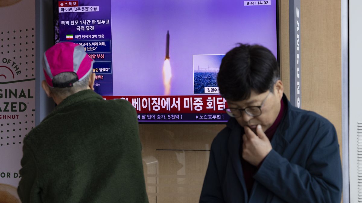 Korea Płn. testuje pocisk balistyczny z głowicą kasetową