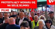 Sceny na Podlasiu. Chaos i przepychanki przed otwartą sesją Sejmiku