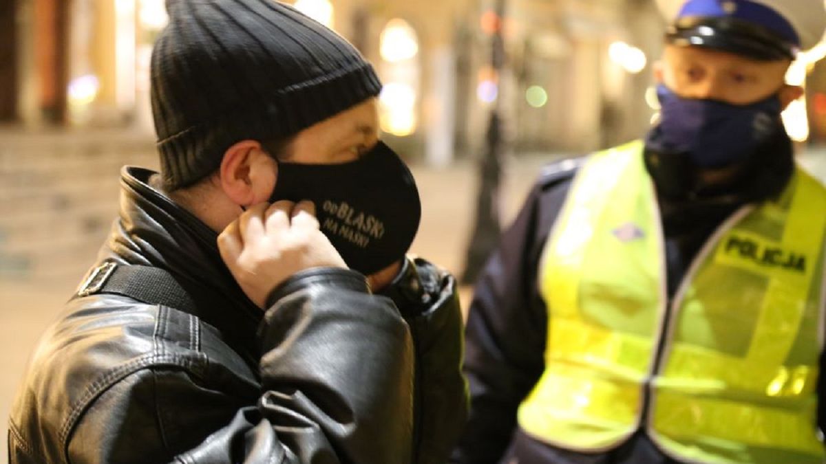 Odblaskowe maseczki ochronne. Policja zainaugurowała specjalną akcję 1