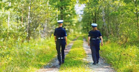 Szybka akcja policji. Odnaleziono zaginioną 71-latkę w lesie