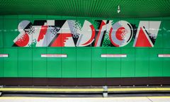 Incydenty na stacjach metra. Wandale na dachu wagonu