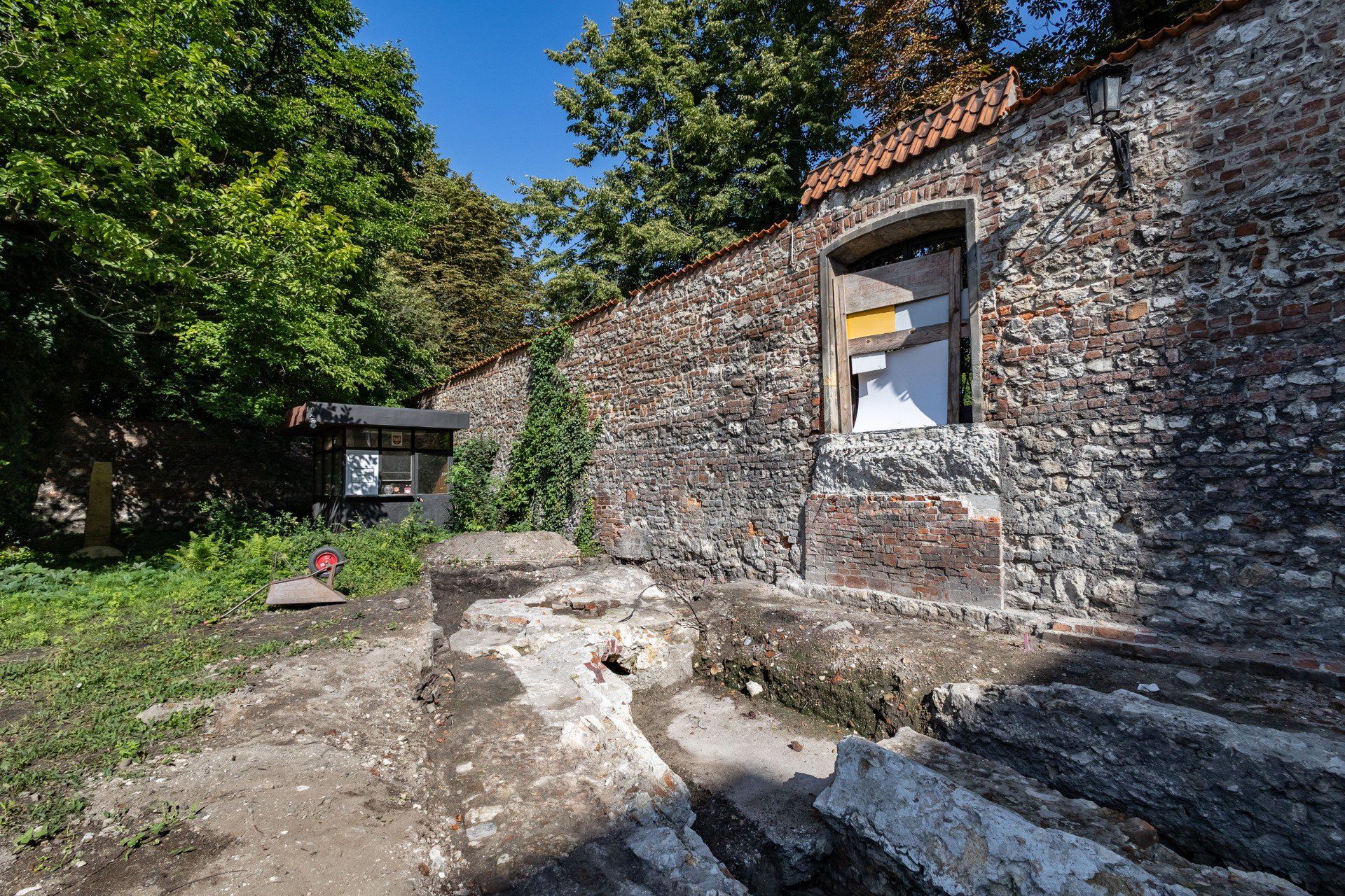 Archeolodzy wciąż odnajdują ślady przeszłości na terenie Muzeum Archeologicznego