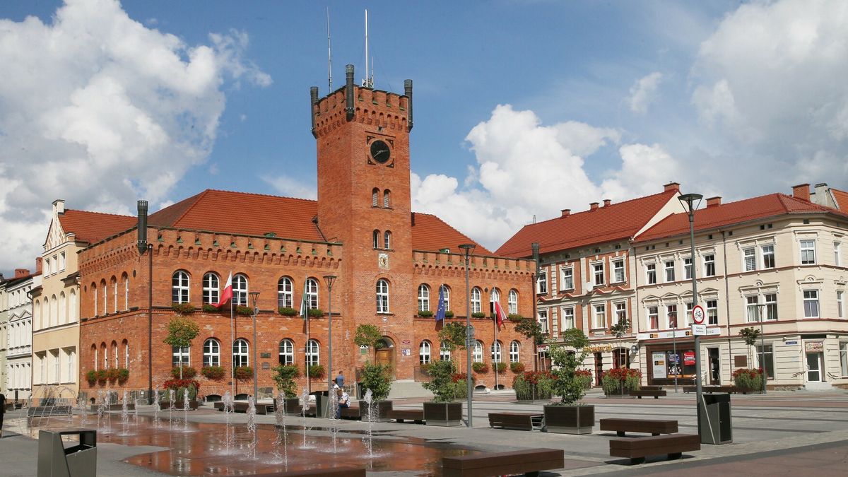 Polska MonkFot. Monkpress/East News.  Szczecinek  n/z ratusz miejski, plac WolnosciMonkpress