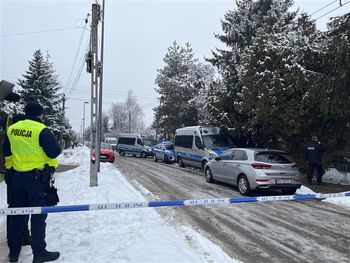 Akcja służb w Warszawie. Ciała 2 osób w domu, zatrzymany mężczyzna