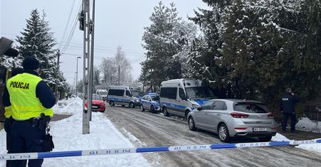 Akcja służb w Warszawie. Ciała 2 osób w domu, zatrzymany mężczyzna