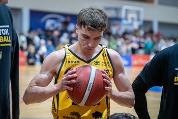 Koszykarze Żubrów Chorten Białystok blisko mistrzostwa II ligi. Wygrana w Lesznie i 15 punktów zaliczki w finale