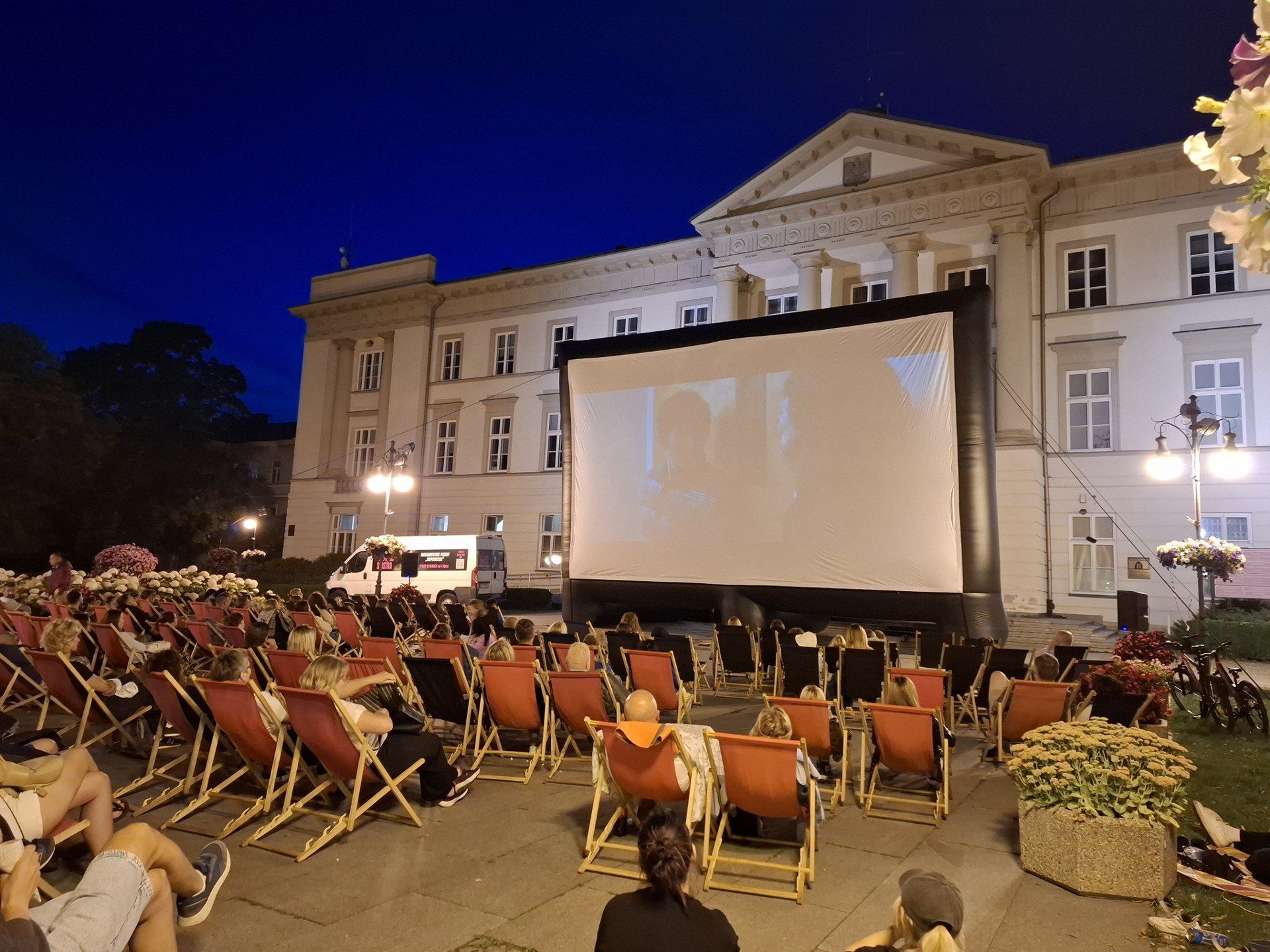 Widzowie oglądali film &#34;Wszystko, wszędzie, naraz&#34; 