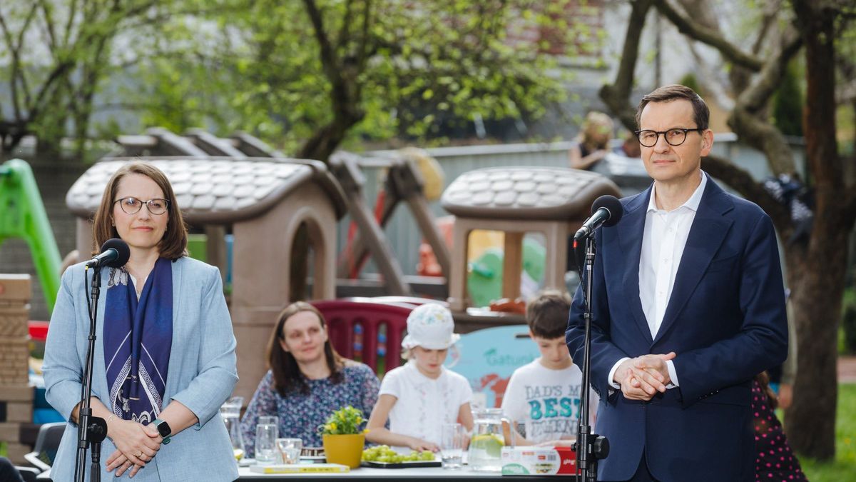 Premier Mateusz Morawiecki i minister Magdalena Rzeczkowska zachwalali zmiany w systemie podatkowym 