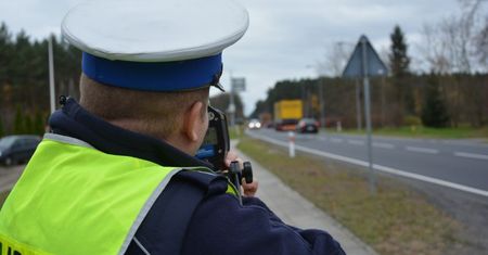 Pędził przez wieś z szaloną prędkością. Był pijany