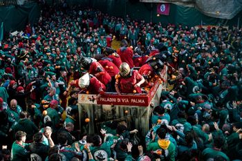 Szalone święto we Włoszech. Wrócono do praktyk sprzed lat