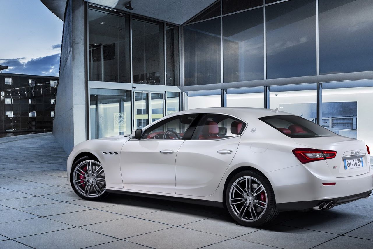 2014-Maserati-Ghibli-81[2]