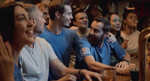 Oddani kibice w reklamie STS (wideo)