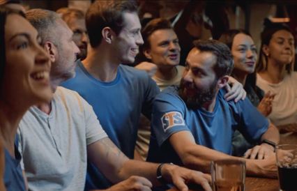 Oddani kibice w reklamie STS (wideo)