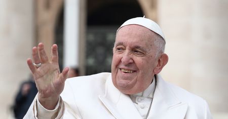 Franciszek opuści szpital. "Na kolację zjadł pizzę"