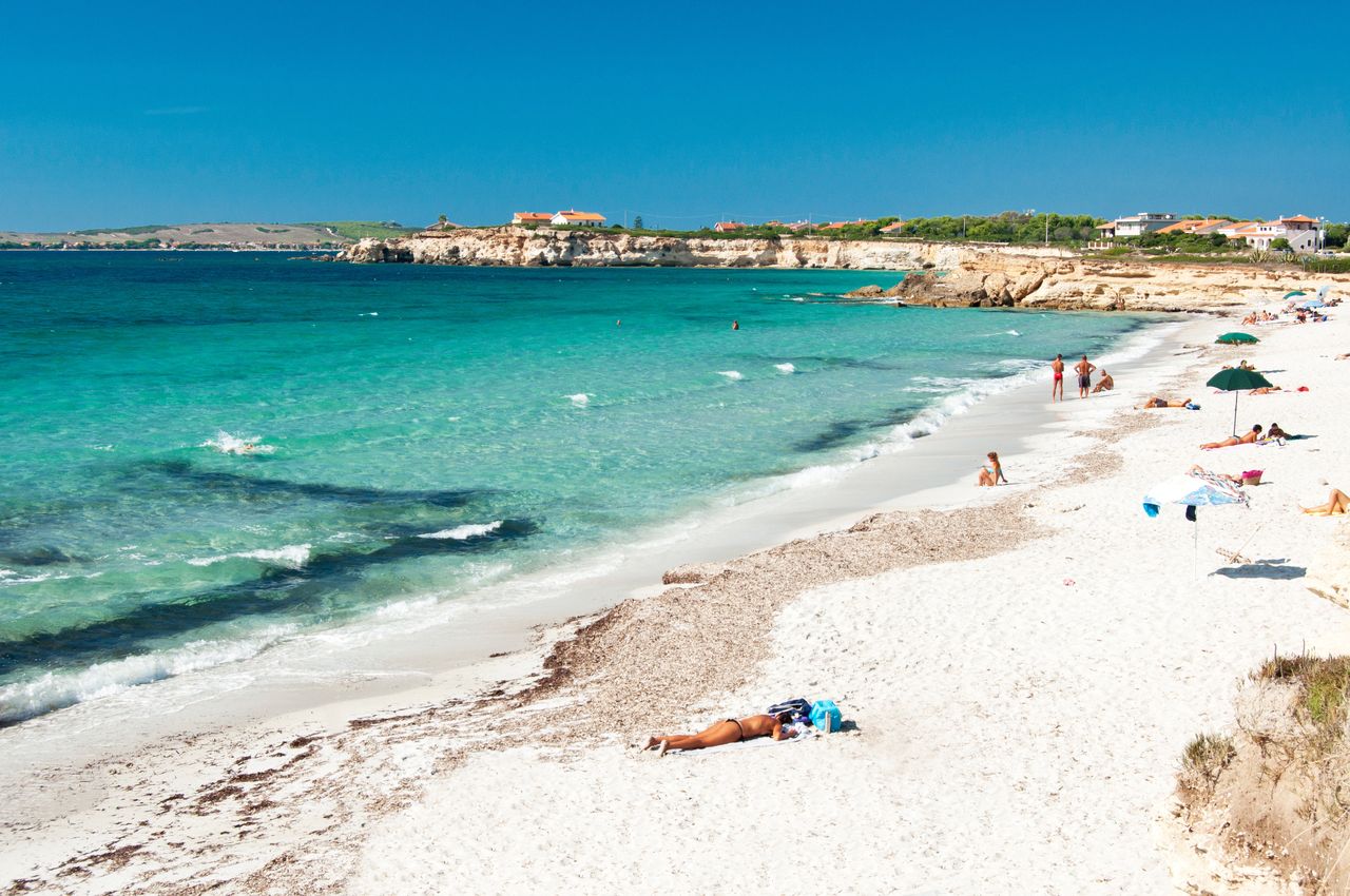 The coast of Sardinia delights with its views.