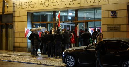 Posłowie PiS zostają w PAP. "Spodziewamy się ataku"