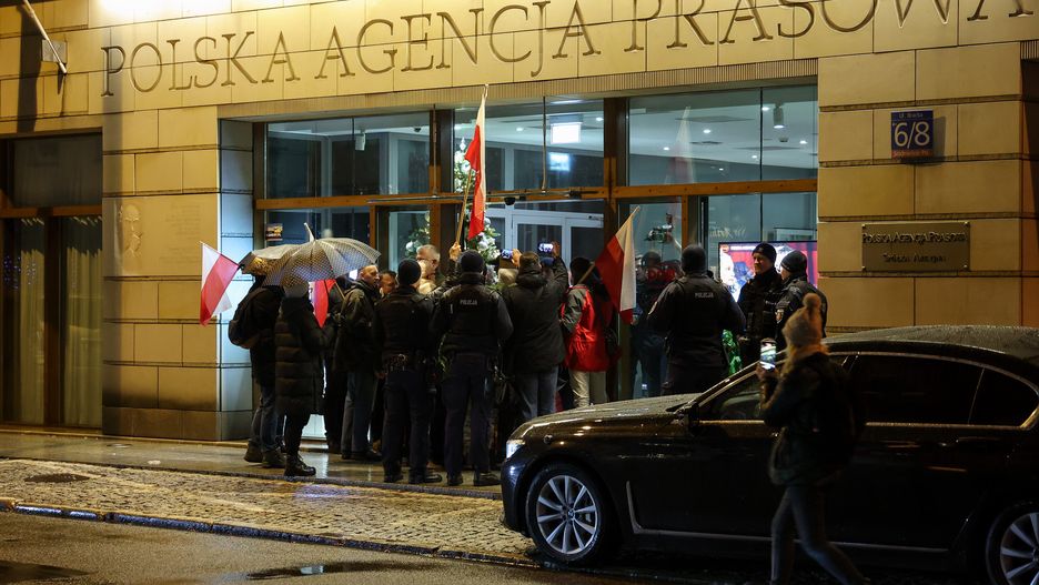 Posłowie PiS zostają w PAP. "Spodziewamy się ataku"