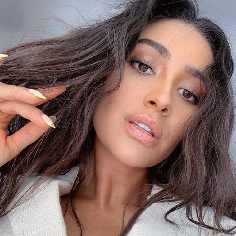 32-letnia Shay Mitchell urodziła