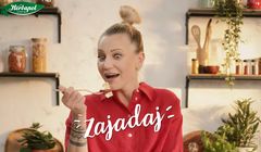Daria Ładocha promuje musy owocowe Herbapolu w kampanii „Muśnij sobie!”