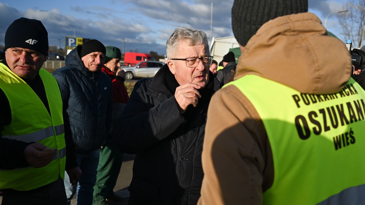 Czes�aw Siekierski
Darek Delmanowicz
blokada, granica, minister, oszukana, Podkarpackiej oszukanej wsi, polityk polityka, protest, rolnictwa, rolnictwo, rolnicy, rolnik�w, rozwoju wsi, w medyce