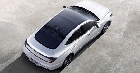 Hyundai Sonata Hybrid otrzyma ogniwa słoneczne. Przejedzie 1300 km za darmo