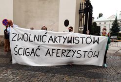 Warszawa. Plakaty z Szumowskim. Oświadczenie i protest w sprawie zatrzymania aktywistów