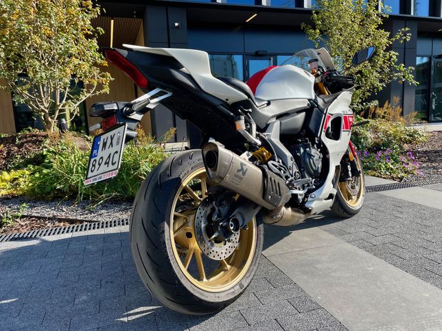 Yamaha R7