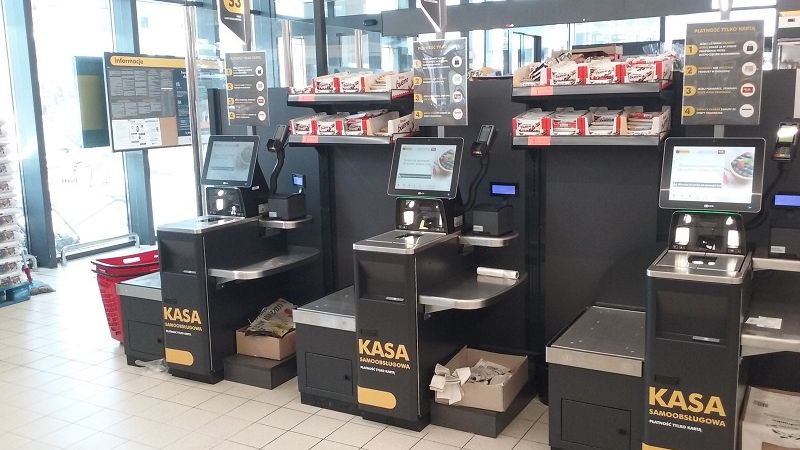 Samoobsługowe kasy w sklepach Biedronka
