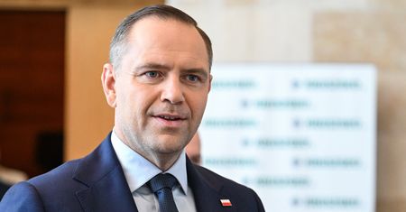 "Przejęzyczył się w stresie". Nawrocki przejął mieszkanie od 80-latka