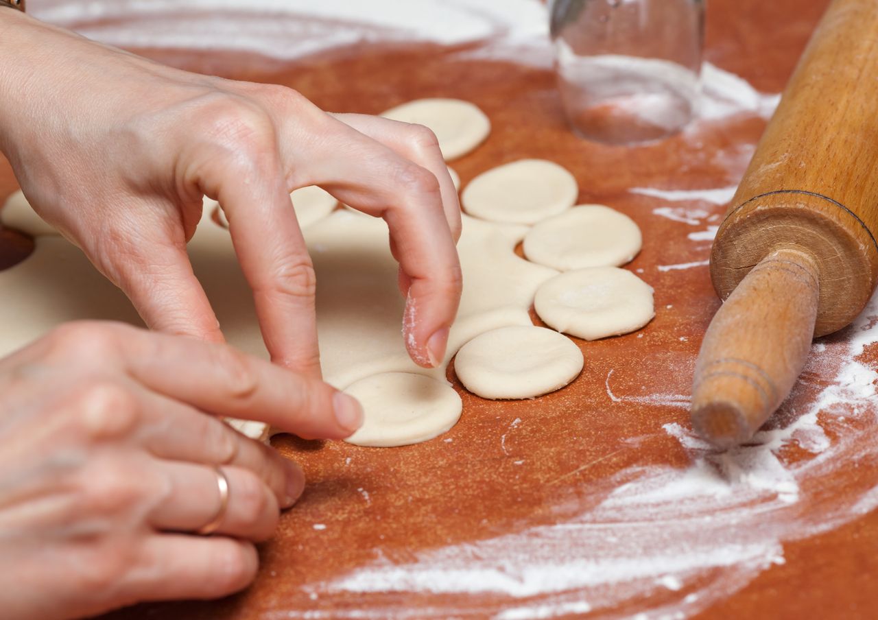 Ewa Wachowicz do ciasta na pierogi dodaje 1 składnik