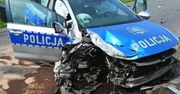 Teodorowo: Policyjny pościg zakończony rozbiciem radiowozu. Są ranni