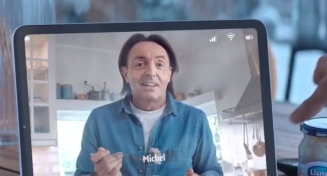 Michel Moran rozmawia z kuzynem Mikaelem w reklamie Śledzia Atlantyckiego Lisner