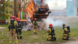 Warszawa: Pożar śmieci w śmieciarce na Woli. Ulica była zablokowana