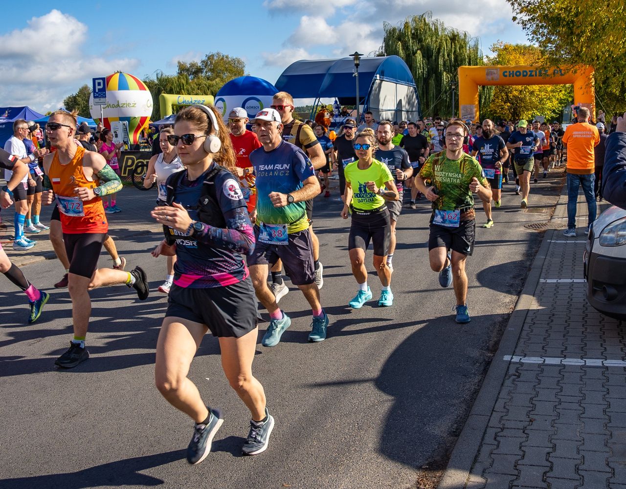 Chodzież pobiegła! Sportowe emocje i wielkie serca biegaczy