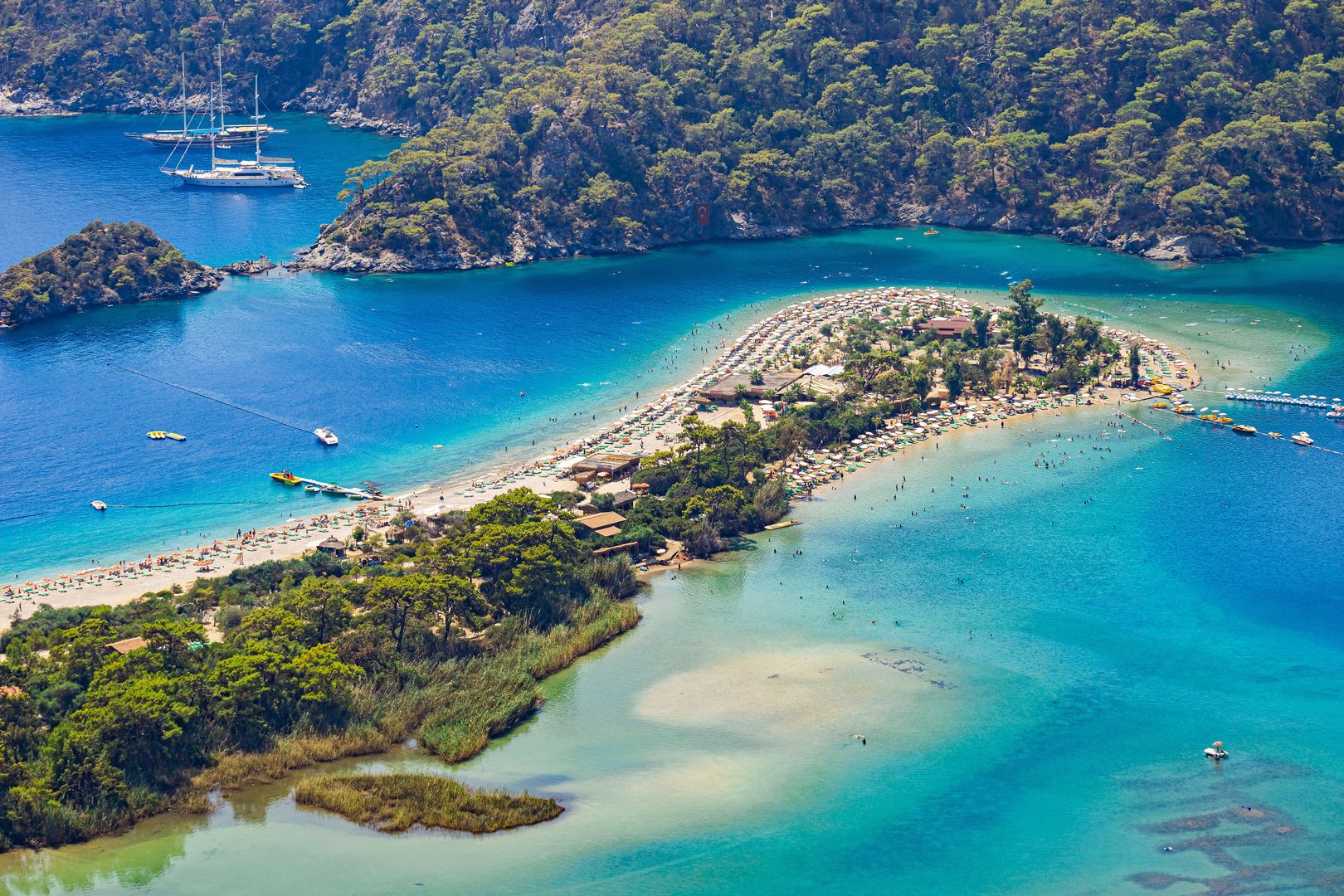 W Oludeniz znajduje się jedna z najpiękniejszych plaż w Turcji