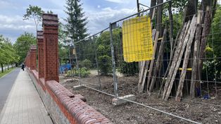 Szczecin: Kończy się renowacja kolejnego fragmentu zabytkowego muru wokół Cmentarza Centralnego