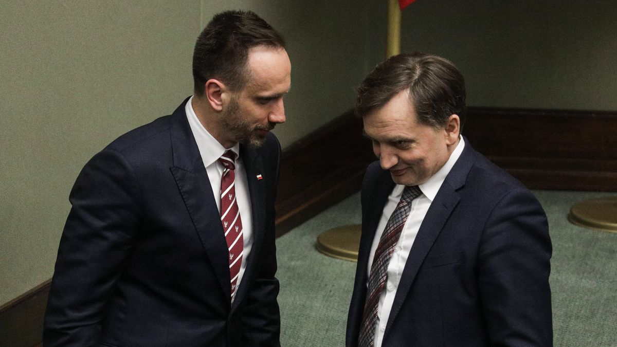 Warszawa 12.05.2022. 54. Posiedzenie Sejmu IX kadencji. Glosowania. N/z Janusz Kowalski, Zbigniew Ziobro.