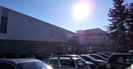 Maszyna do kruszenia szkła wciągnęła rękę nastolatce. Wszczęto śledztwo