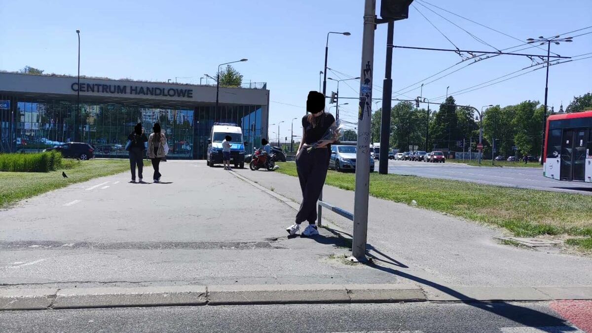 Zderzenie volkswagena z motocyklem na rondzie Dmowskiego
