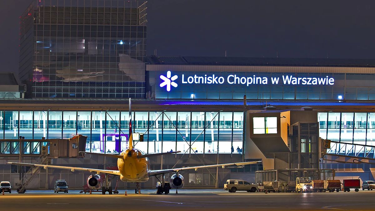 Funkcjonariusze KAS udaremnili przemyt na lotnisku Chopina. Zatrzymano Białorusinkę