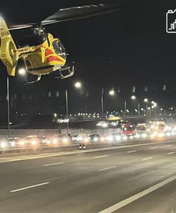 Zderzenie ciężarówki z osobówką w Warszawie. Dwie osoby ranne