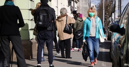 Coraz więcej sklepów wchodzi w rezerwacje zakupów. Mają nadzieję, że uda im się rozładować kolejki przed świętami