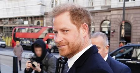 Książę Harry wpadł na fotoreportera! Internauci już kpią: "Powie, że GO ZAATAKOWAŁ"