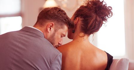 Jesienią to już plaga. "Cuffing season" zatacza coraz szersze kręgi