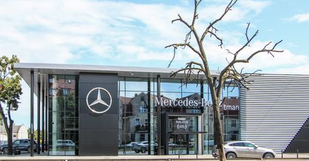 Skąd Polacy biorą samochody: autoryzowany dealer – do salonu czy lamusa?